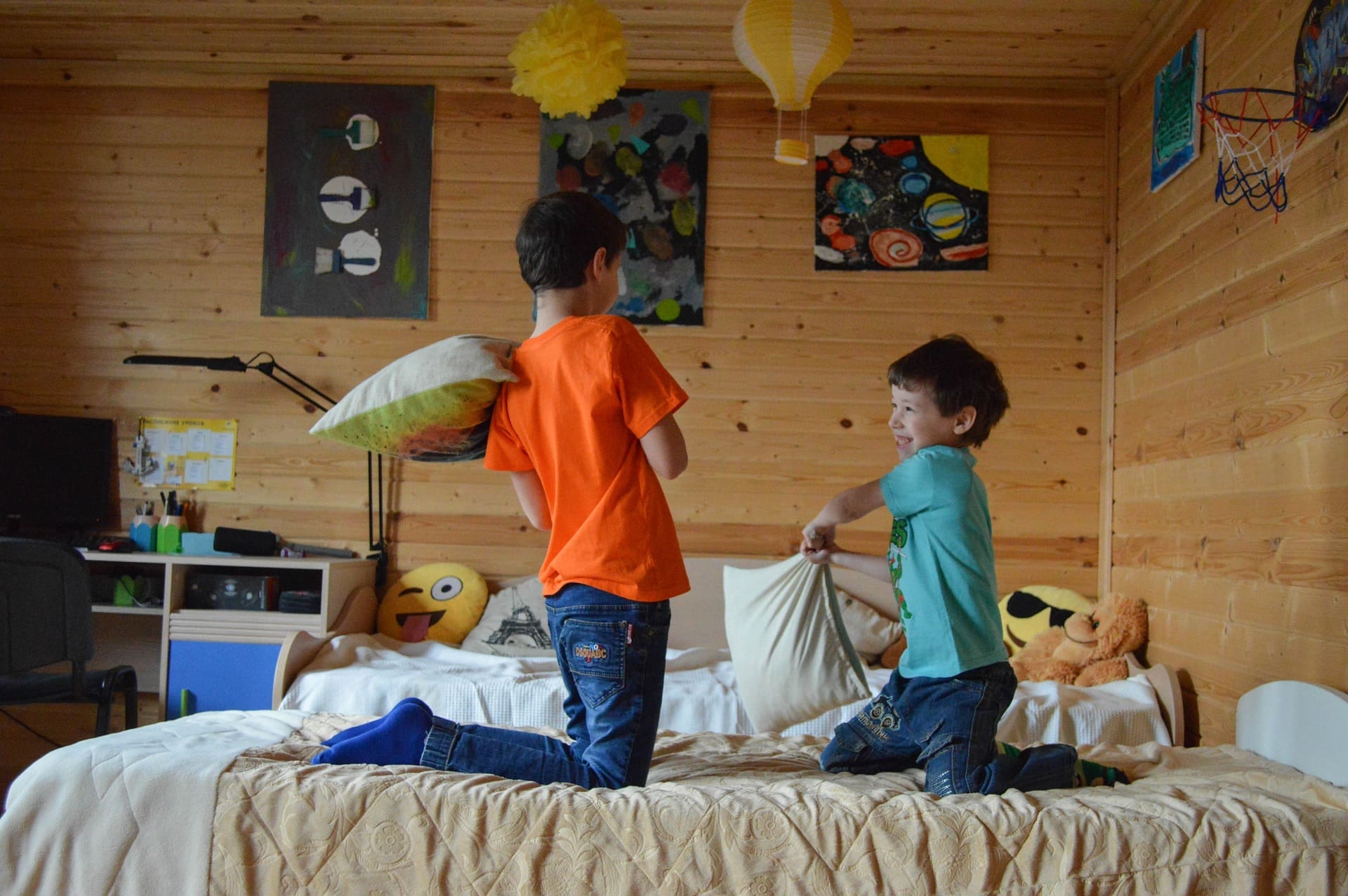 Um quarto para duas crianças: ideas para organizar o espaço